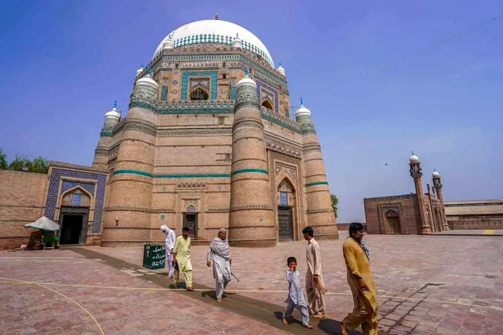 Criminal Defense Lawyer Pakistan 4 imgi 133 IMG 1655